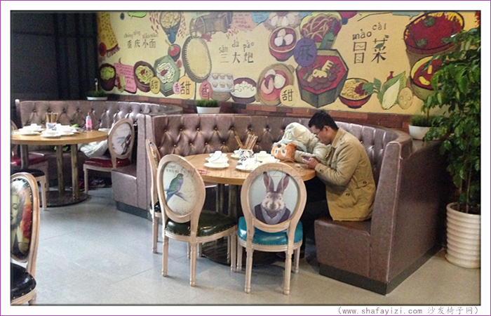 弧形餐厅沙发桌椅